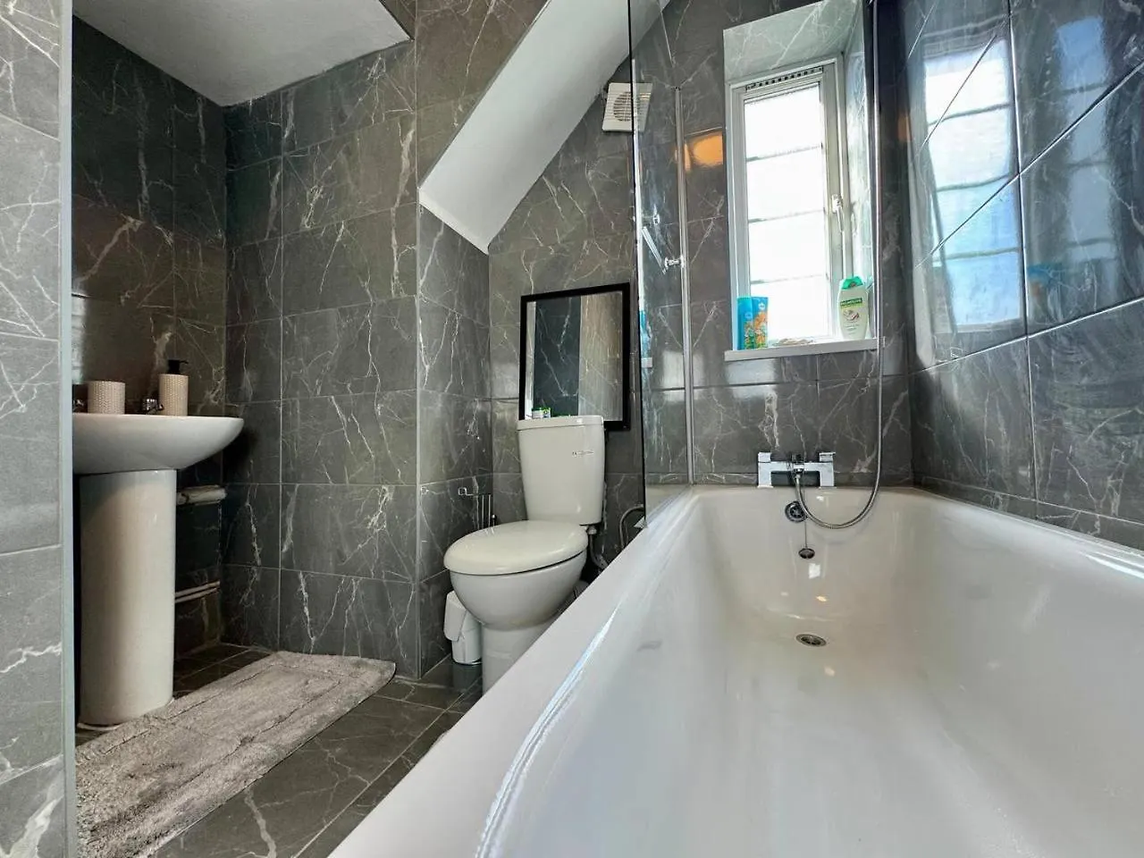Luxury Flat By Tower Bridge, London - 2 Bedrooms, Free Parking Apartment